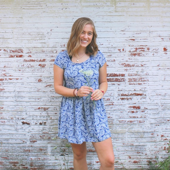 Meet your Posher, Cecilia - Picture 1 of 1